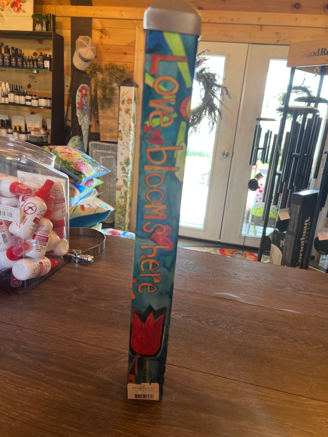 Love blooms here mini Art pole