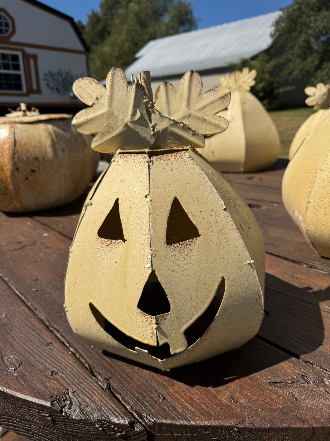Medium metal pumpkin