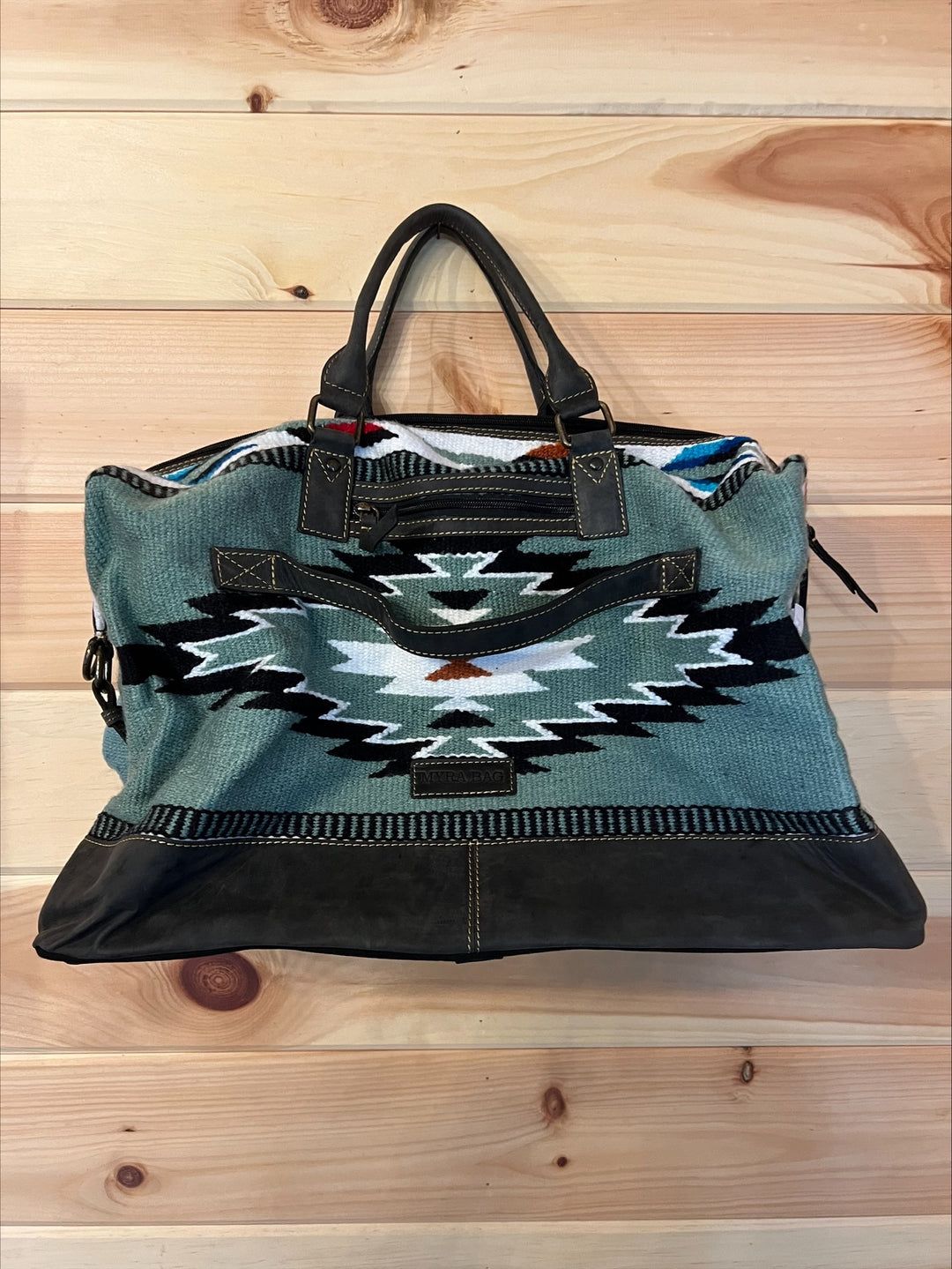 Myra Cloud Arrow Traveller Bag